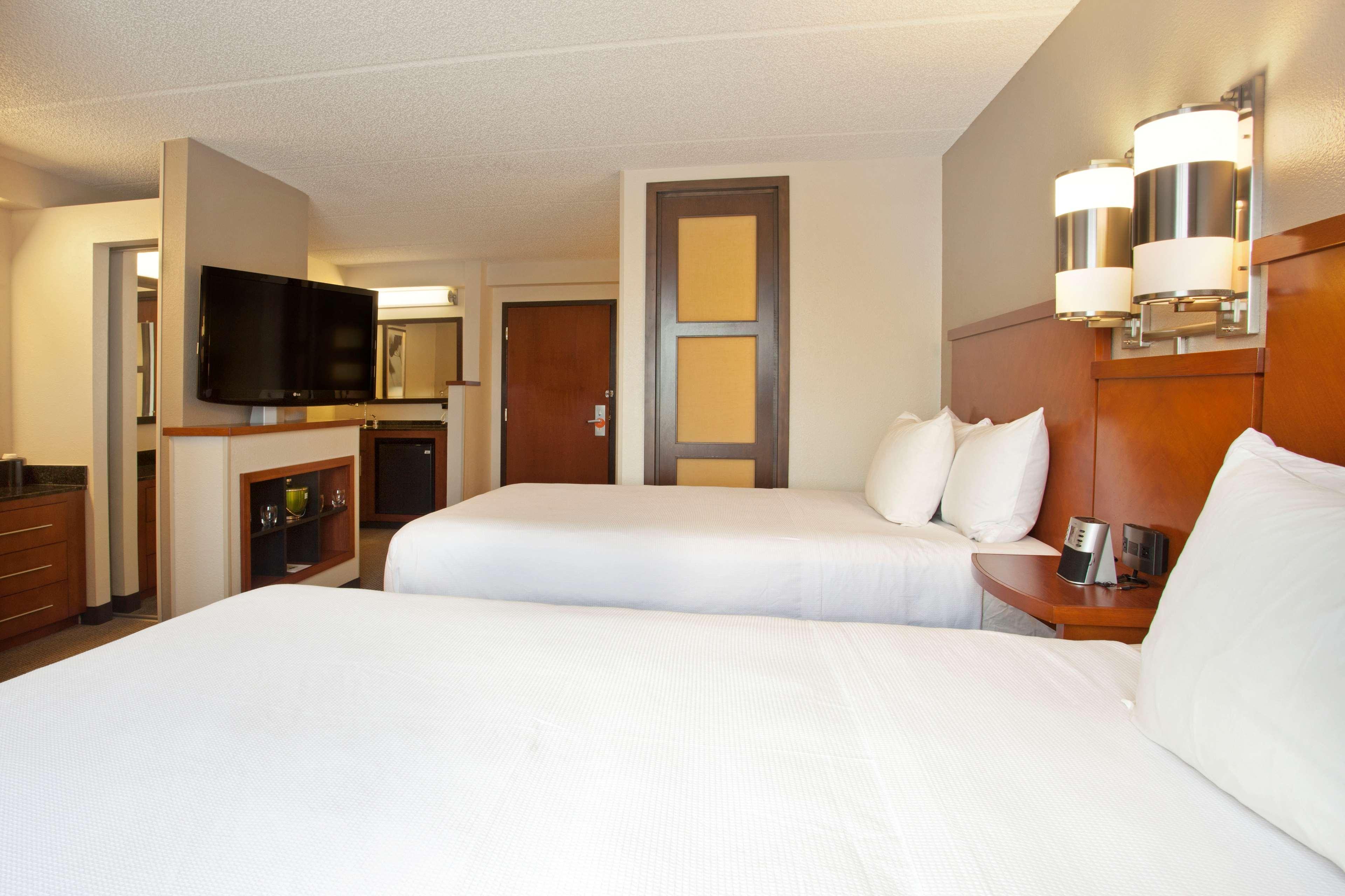 Hyatt Place Across From Universal Orlando Resort Exterior photo