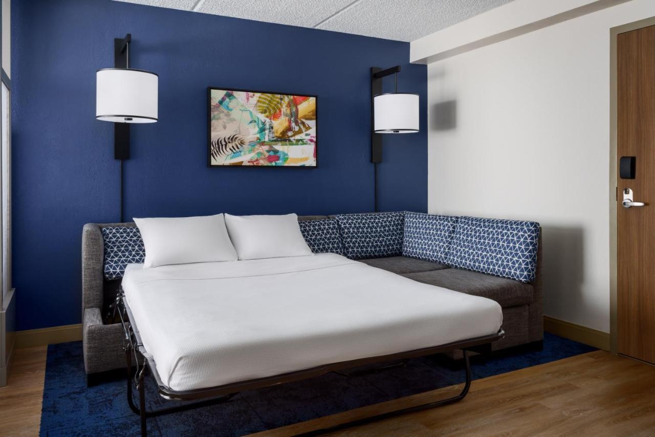 Hyatt Place Across From Universal Orlando Resort Exterior photo