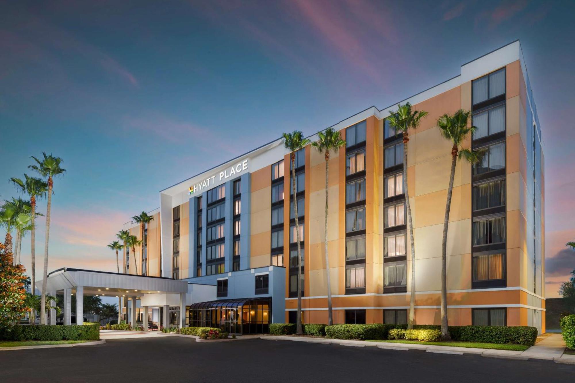 Hyatt Place Across From Universal Orlando Resort Exterior photo